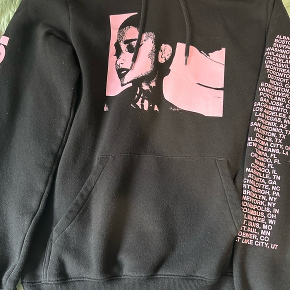 Ariana Grande Sweetener tour sweatshirt - Picture 1 of 3